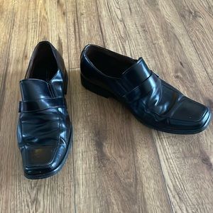 Square toe dress shoe
